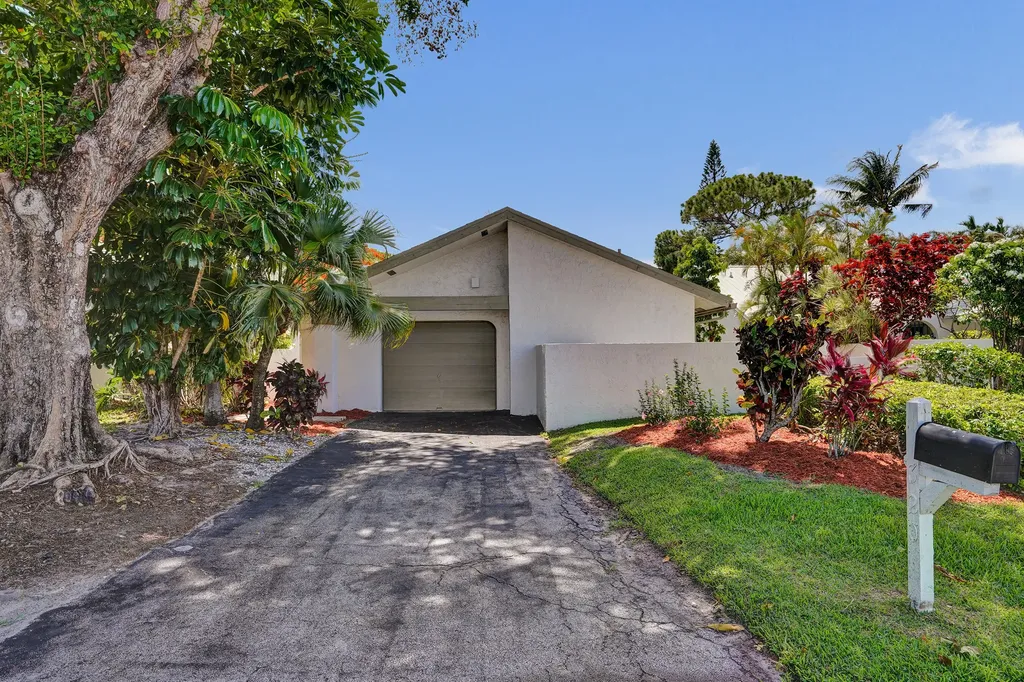 820 NW 21st Way Delray Beach FL 33445