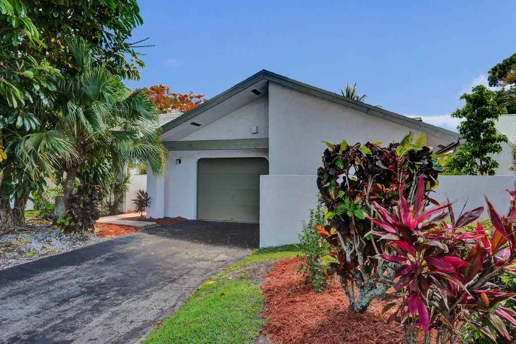 820 NW 21st Way Delray Beach FL 33445