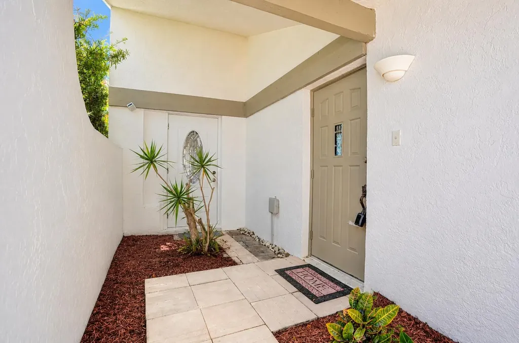 820 NW 21st Way Delray Beach FL 33445