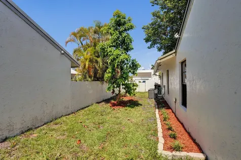 820 NW 21st Way Delray Beach FL 33445