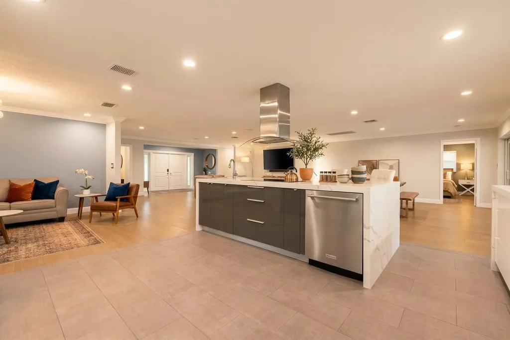 5841 Bayview Drive Fort Lauderdale FL 33308