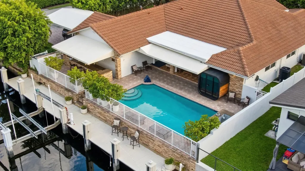 5841 Bayview Drive Fort Lauderdale FL 33308