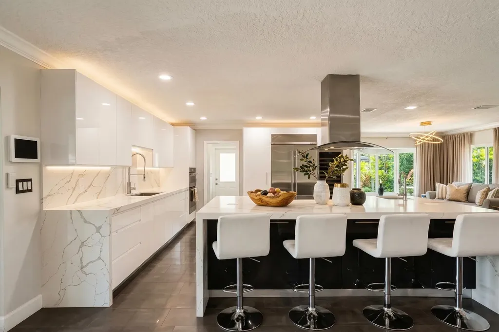 5841 Bayview Drive Fort Lauderdale FL 33308