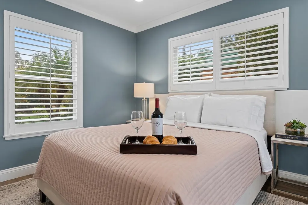 5841 Bayview Drive Fort Lauderdale FL 33308