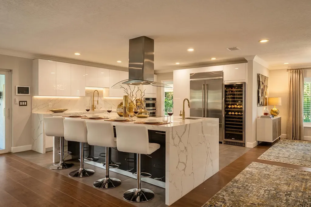 5841 Bayview Drive Fort Lauderdale FL 33308