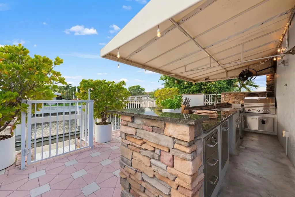 5841 Bayview Drive Fort Lauderdale FL 33308
