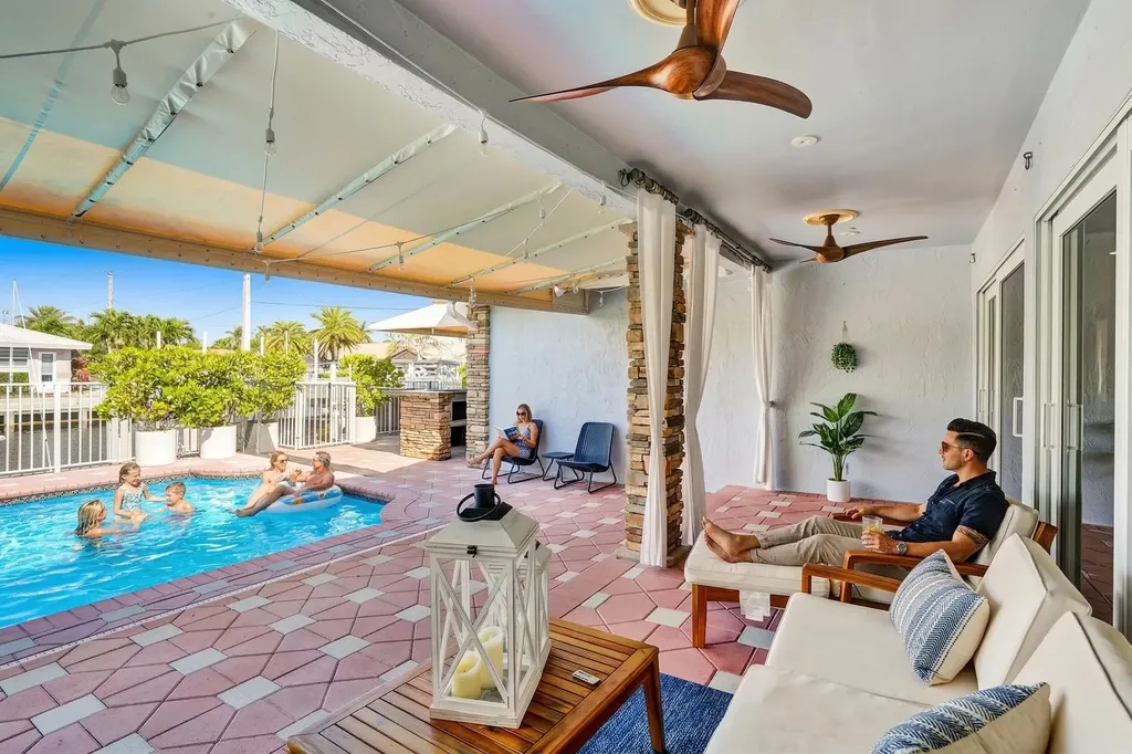 5841 Bayview Drive Fort Lauderdale FL 33308