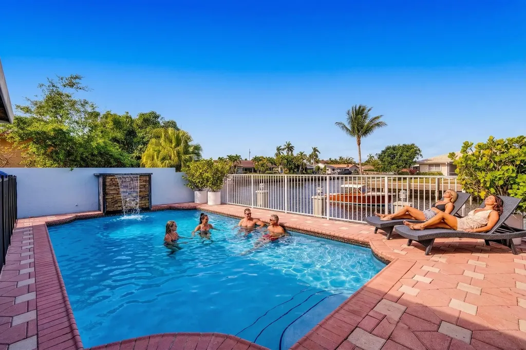 5841 Bayview Drive Fort Lauderdale FL 33308