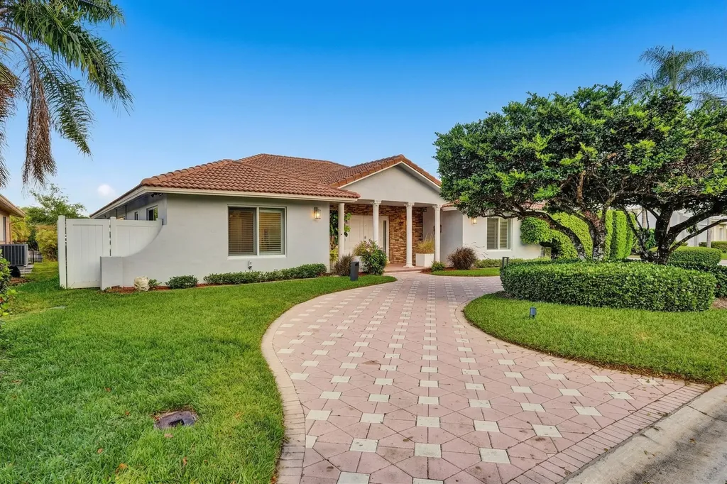 5841 Bayview Drive Fort Lauderdale FL 33308