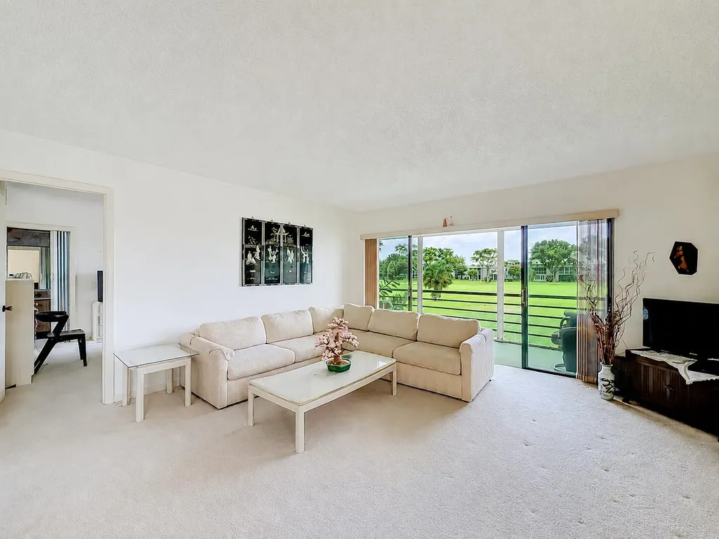 48 Piedmont Delray Beach FL 33484
