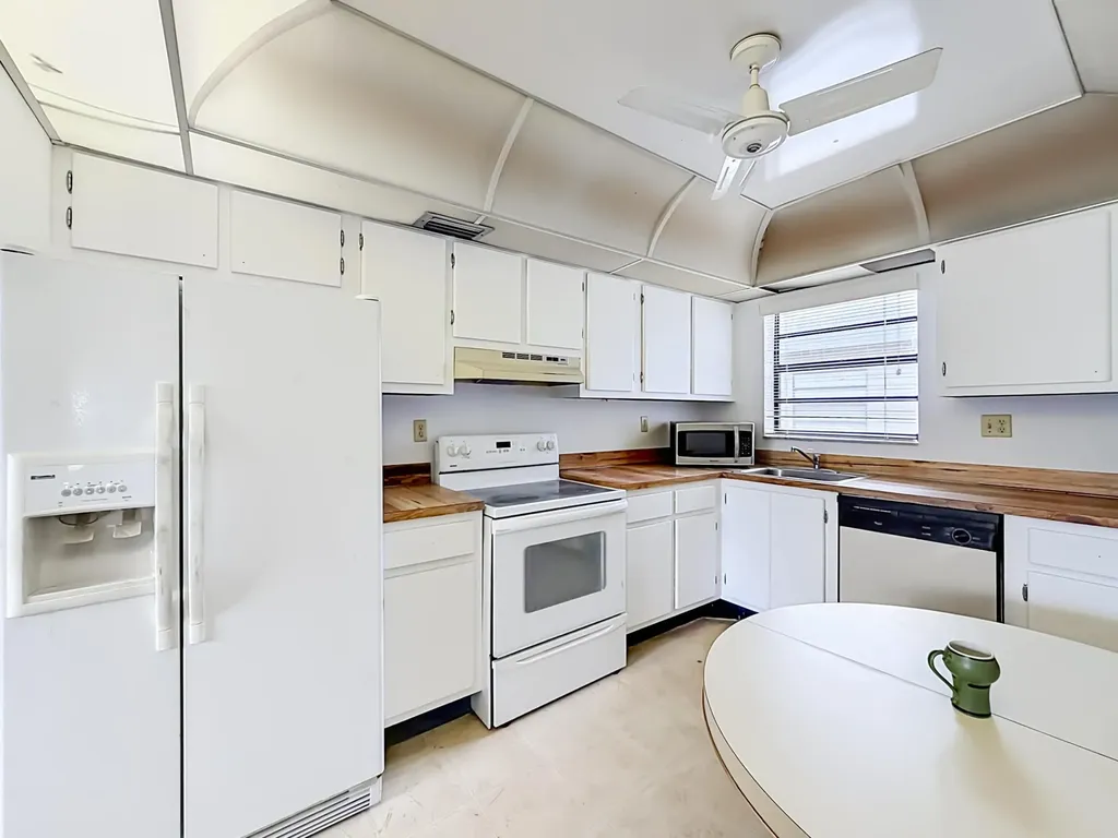 48 Piedmont Delray Beach FL 33484