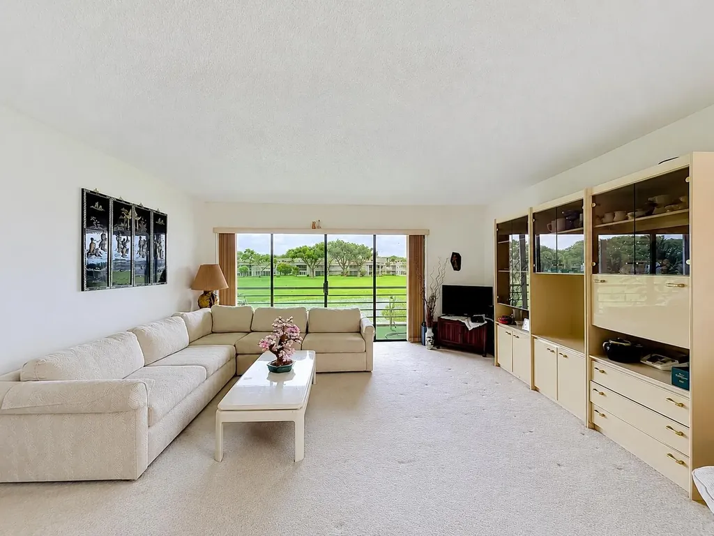 48 Piedmont Delray Beach FL 33484