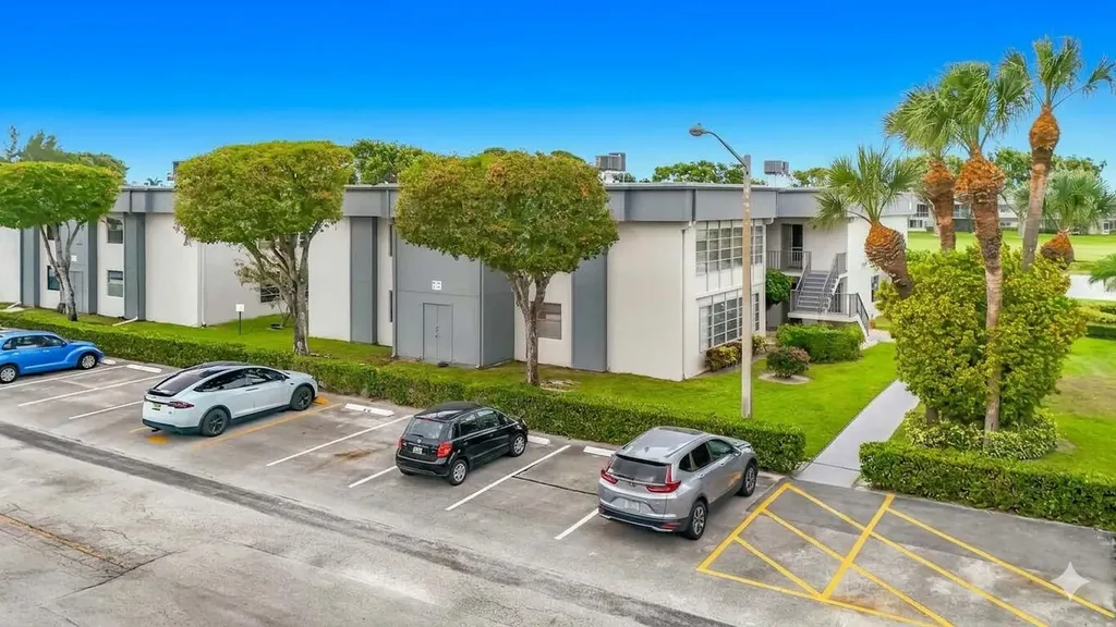 48 Piedmont Delray Beach FL 33484