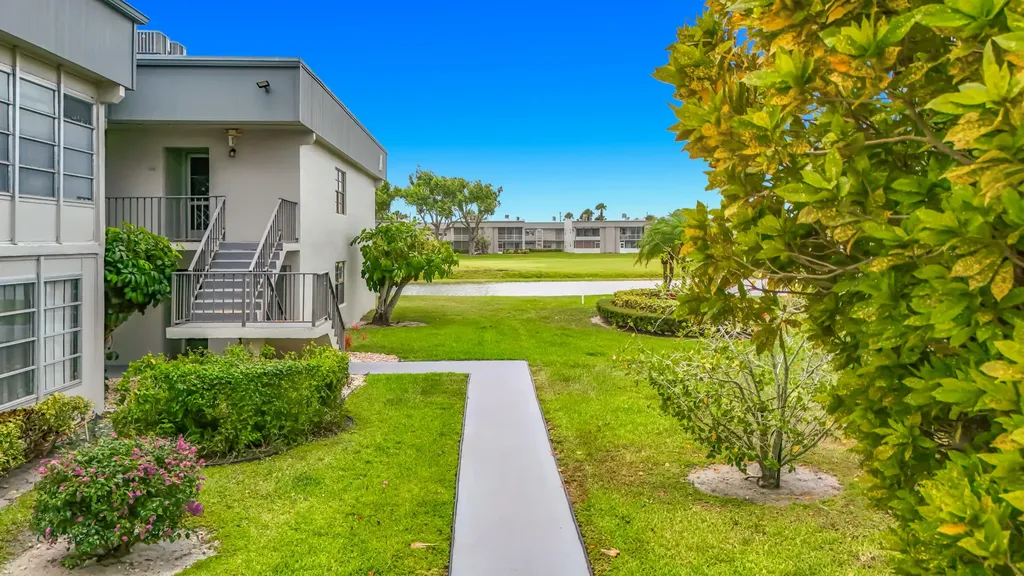 48 Piedmont Delray Beach FL 33484