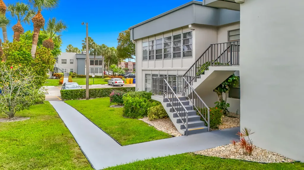 48 Piedmont Delray Beach FL 33484