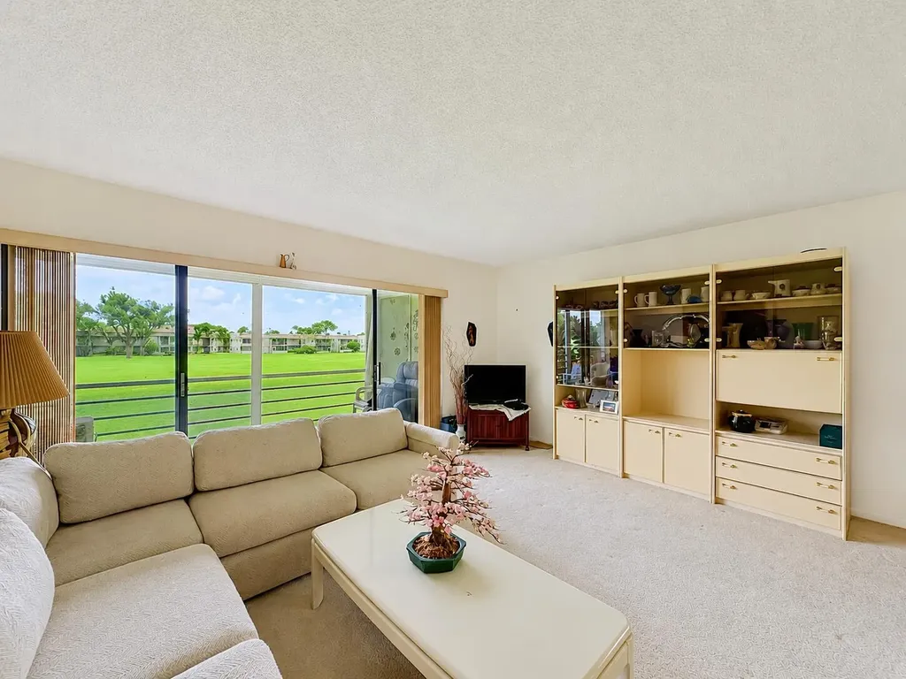 48 Piedmont Delray Beach FL 33484