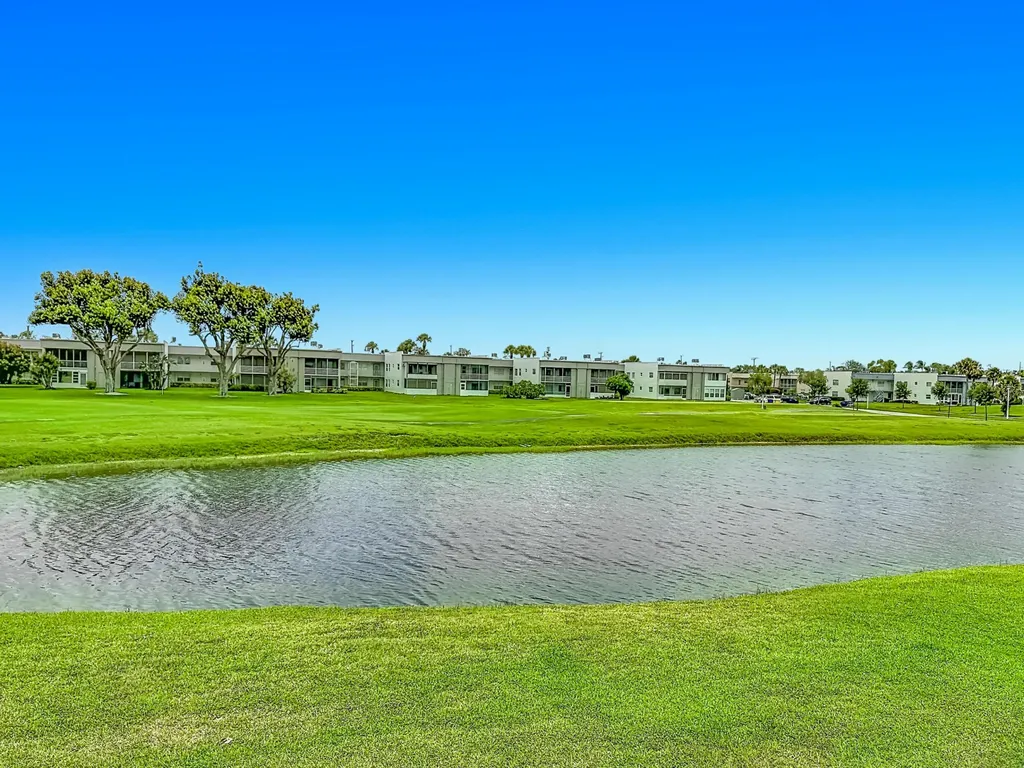 48 Piedmont Delray Beach FL 33484