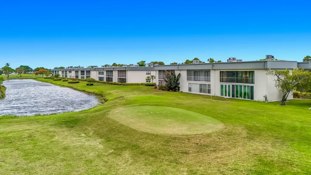 48 Piedmont Delray Beach FL 33484