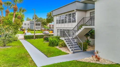48 Piedmont Delray Beach FL 33484