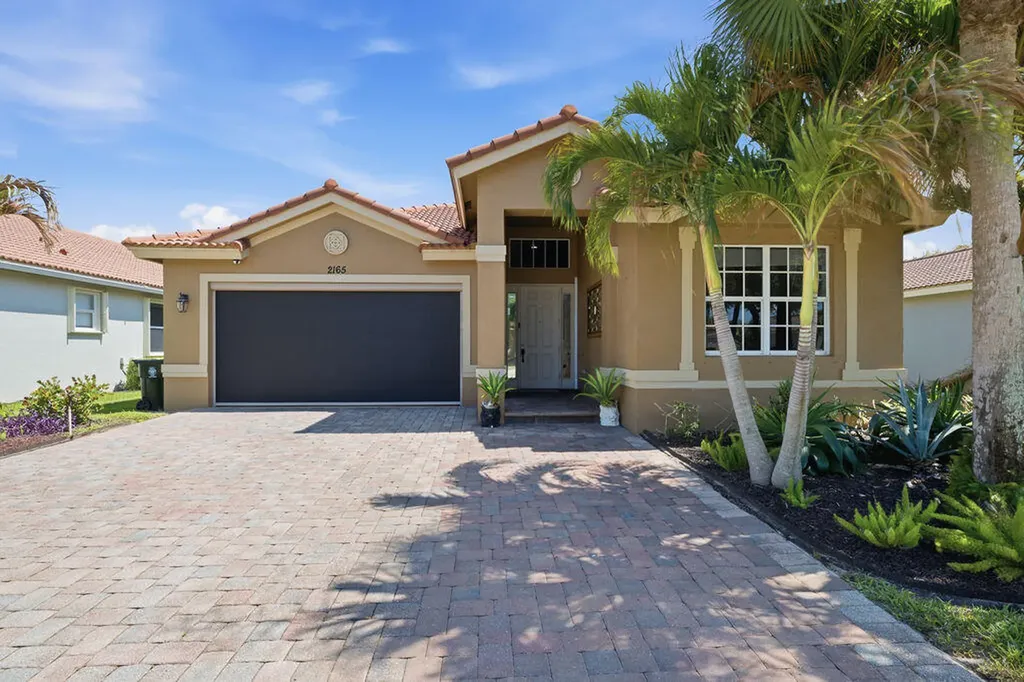 2165 SW Newport Isle Boulevard Port St Lucie FL 34953