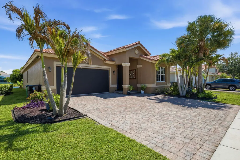 2165 SW Newport Isle Boulevard Port St Lucie FL 34953