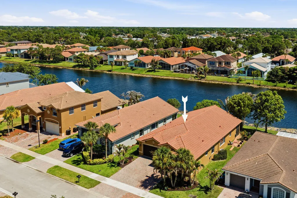 2165 SW Newport Isle Boulevard Port St Lucie FL 34953