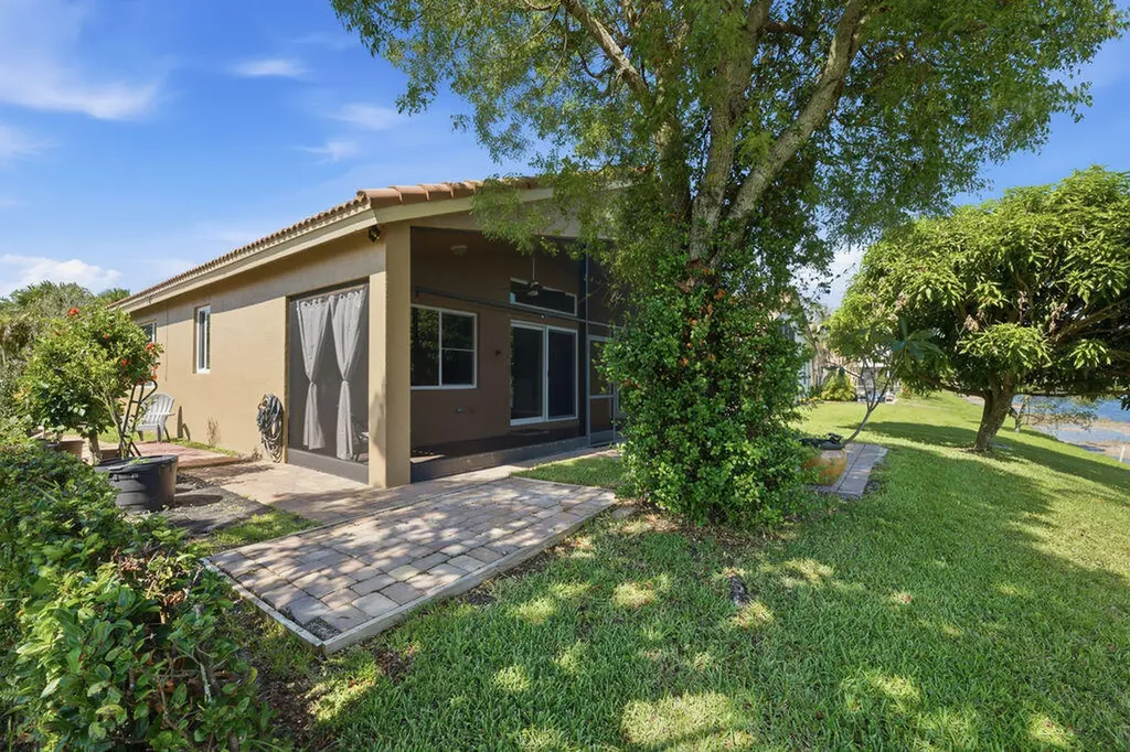 2165 SW Newport Isle Boulevard Port St Lucie FL 34953