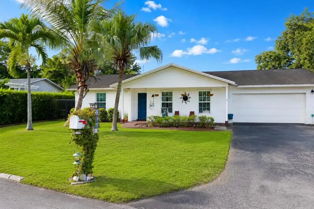 7460 SW 42nd Place Davie FL 33314