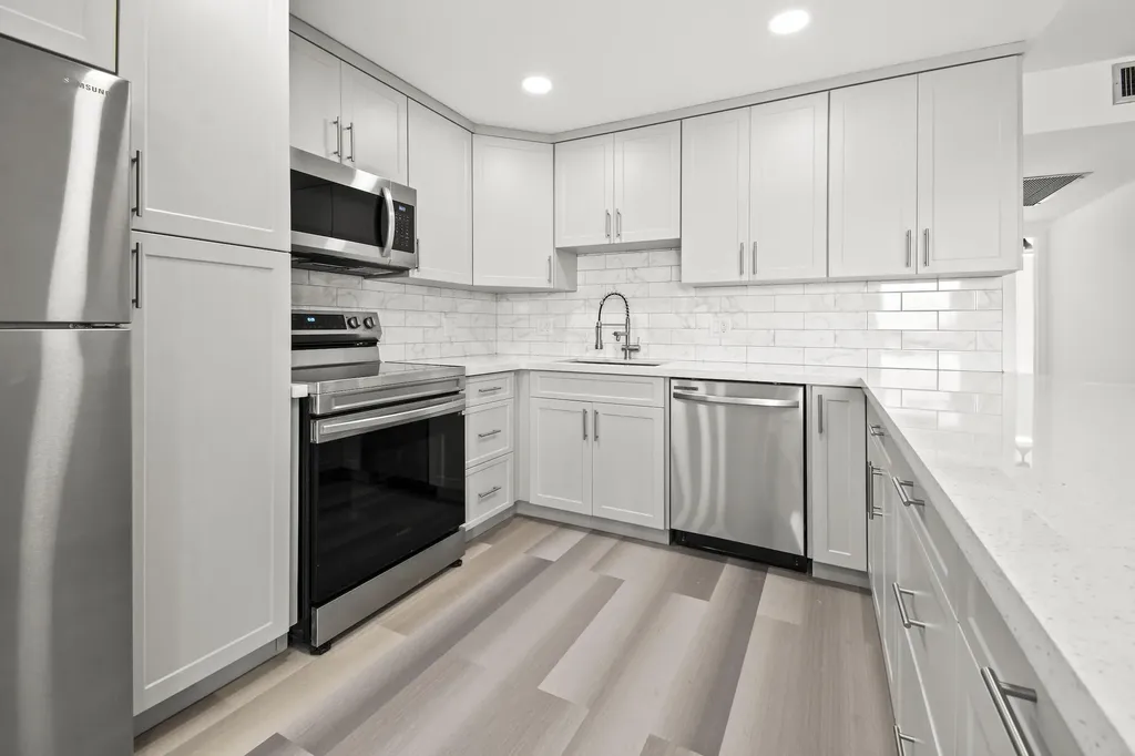 4047 Lincoln Boca Raton FL 33434