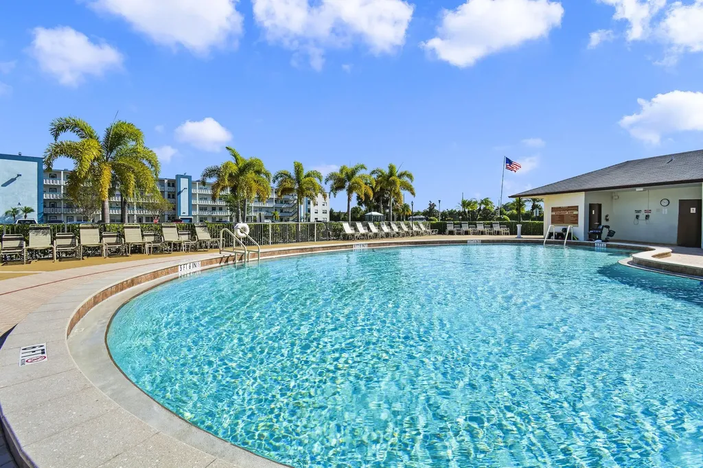 4047 Lincoln Boca Raton FL 33434