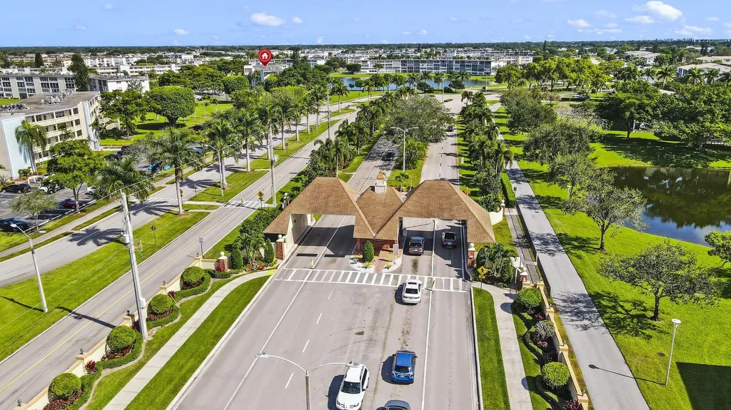 4047 Lincoln Boca Raton FL 33434