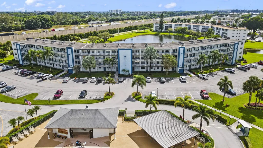 4047 Lincoln Boca Raton FL 33434