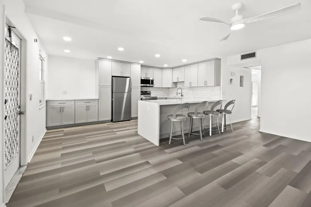 4047 Lincoln Boca Raton FL 33434