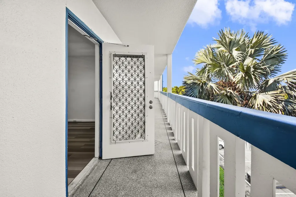 4047 Lincoln Boca Raton FL 33434