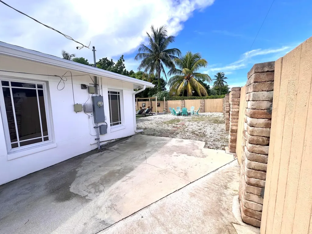 902 S Swinton Avenue Delray Beach FL 33444