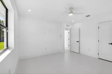 1410 N Beta Court Court N Lake Clarke Shores FL 33406