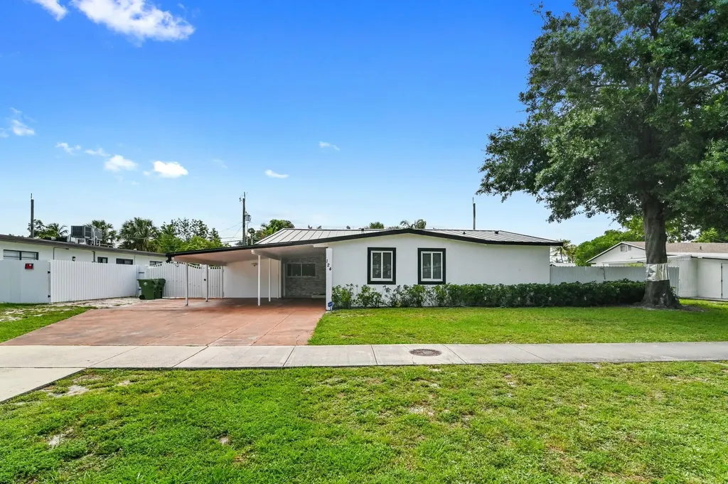 124 Davis Road Palm Springs FL 33461