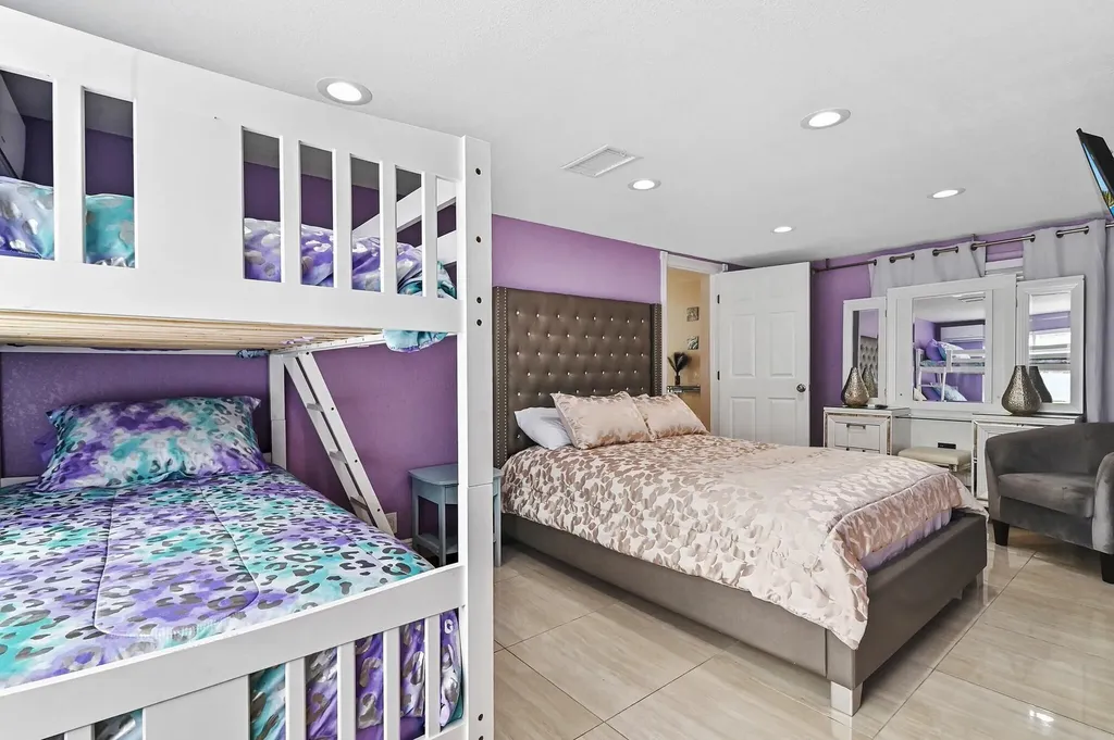 124 Davis Road Palm Springs FL 33461