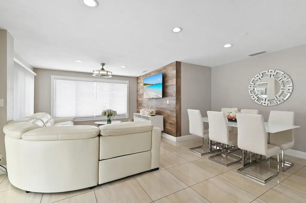 124 Davis Road Palm Springs FL 33461