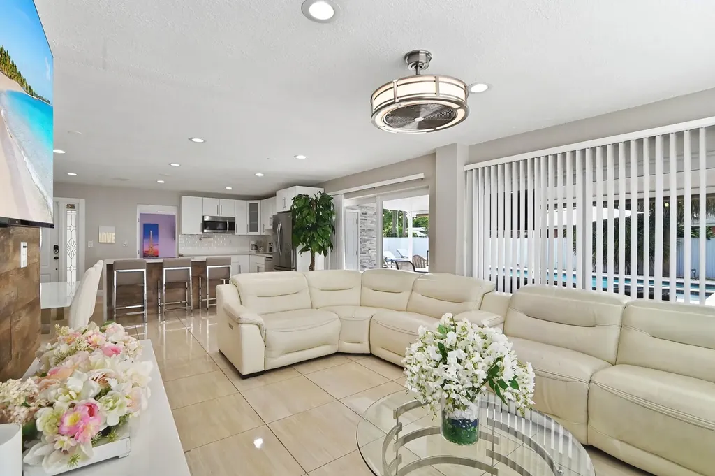 124 Davis Road Palm Springs FL 33461