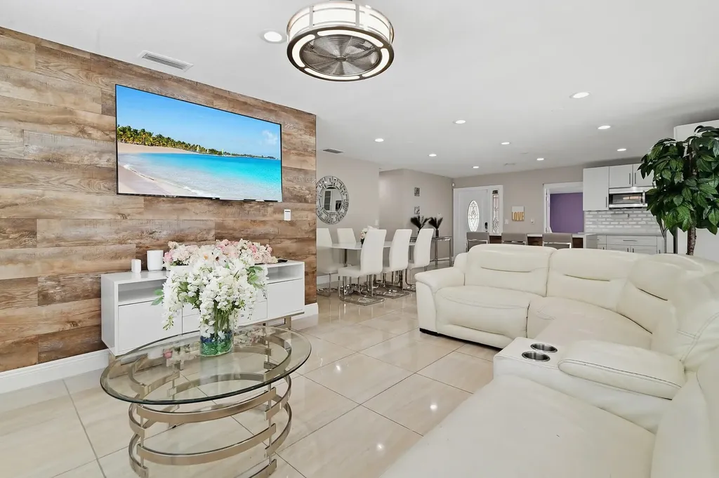 124 Davis Road Palm Springs FL 33461