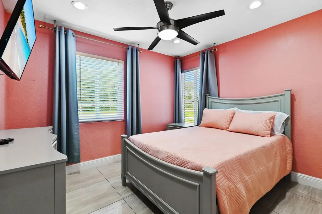 124 Davis Road Palm Springs FL 33461