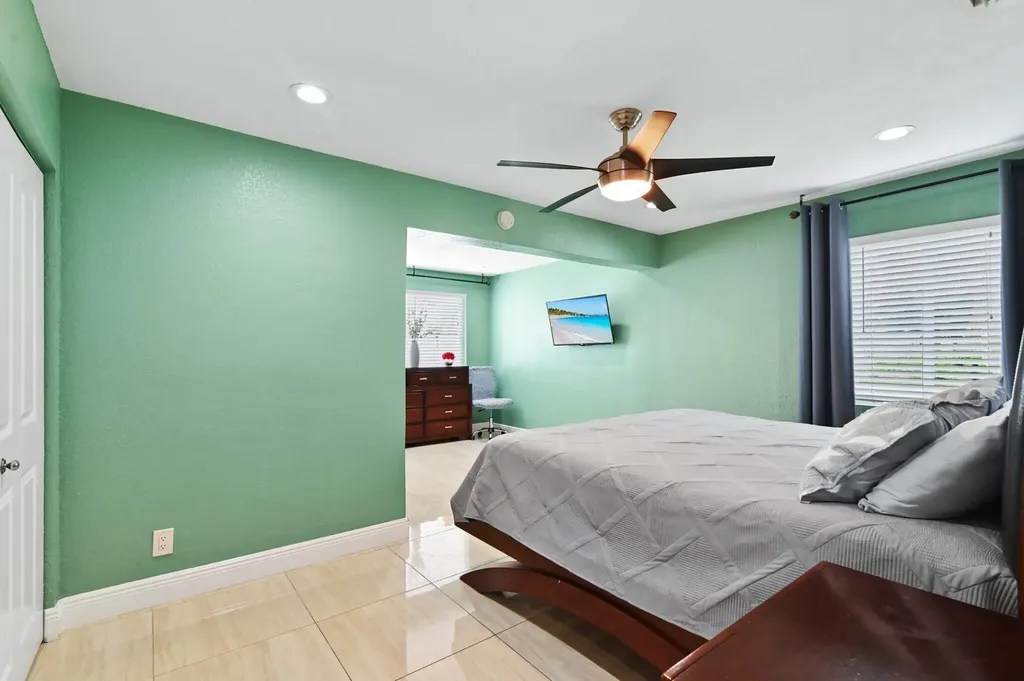 124 Davis Road Palm Springs FL 33461