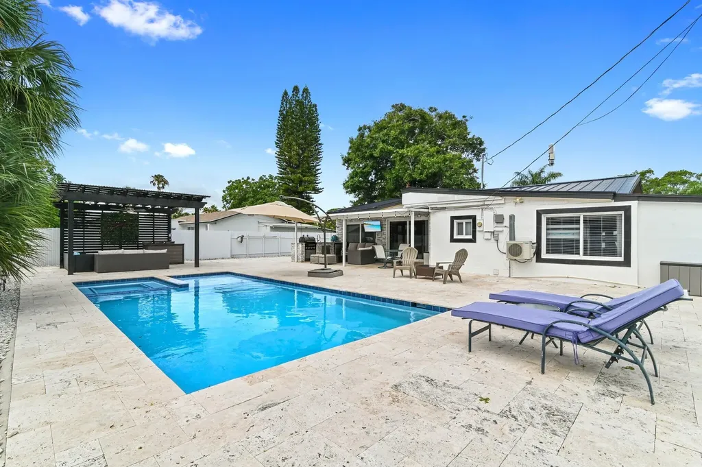 124 Davis Road Palm Springs FL 33461
