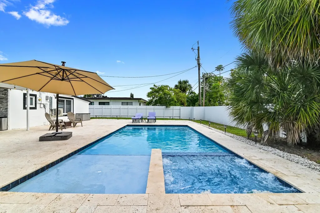 124 Davis Road Palm Springs FL 33461
