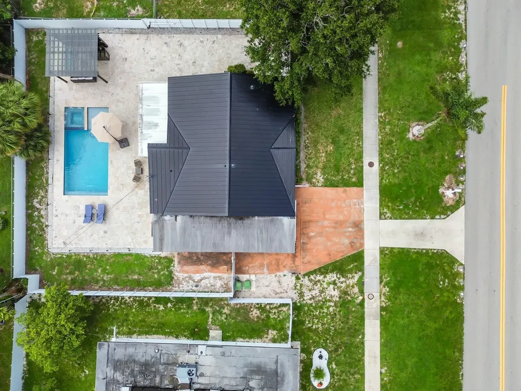 124 Davis Road Palm Springs FL 33461