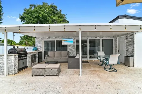 124 Davis Road Palm Springs FL 33461