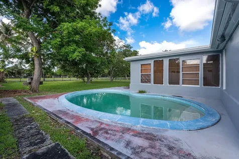 3400 NW 39th Avenue Lauderdale Lakes FL 33309