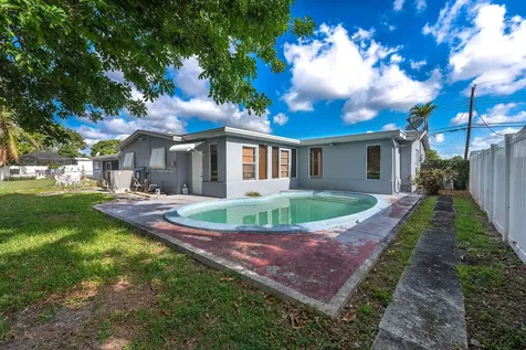 3400 NW 39th Street Lauderdale Lakes FL 33309