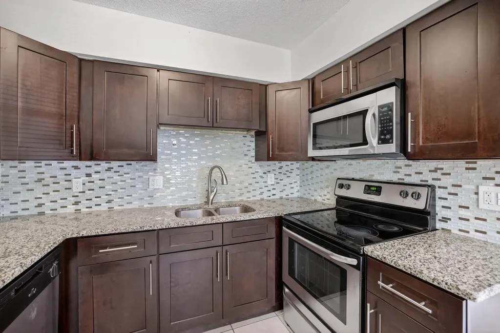 2500 SW 18th Terrace Fort Lauderdale FL 33315